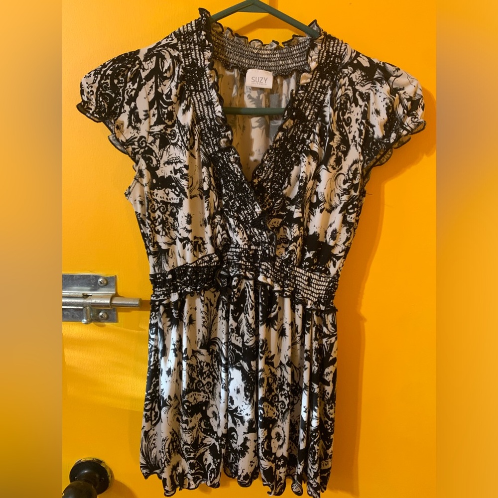 Suzy Shier blouse white and black.